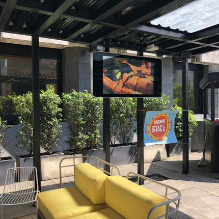 Digital OOH turns out-side space into out-selling space