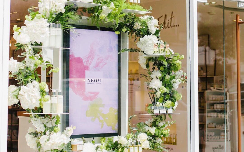 Choose Ultra High Brightness Screens for Salon Window Display