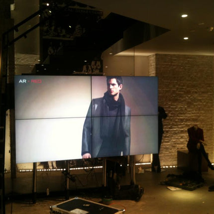 Retailers Use Digital Display Screens to Boost Sales, Build Brand