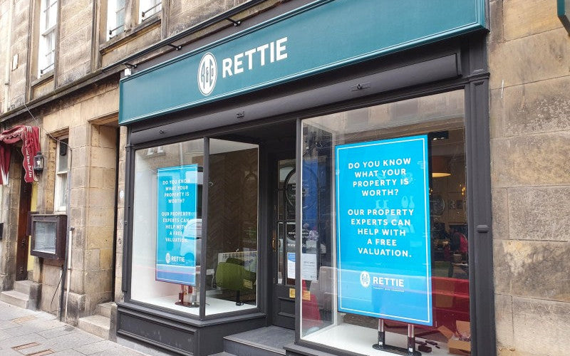 Why Estate Agents Are Switching to Advertising Screens (and Why It’s Accelerating in 2026)