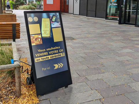 Electronic A-Board | Digital Pavement Sign Displays UK – Mid West Displays
